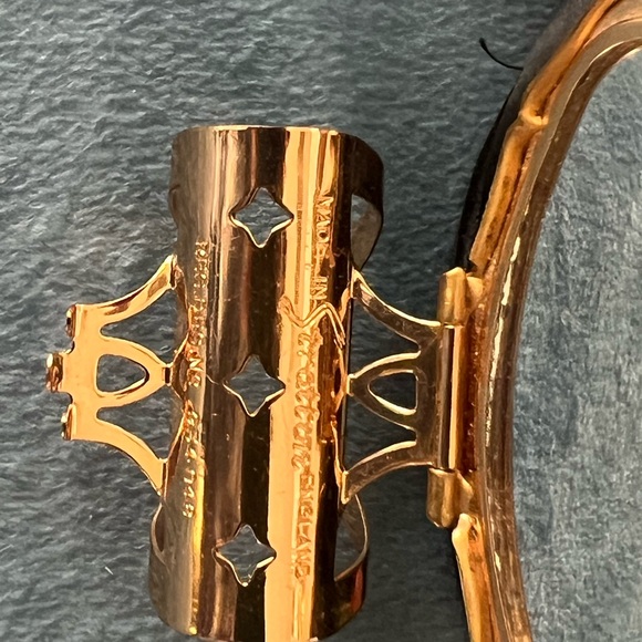 Stratton Wedgwood Cameo Lipstick Holder with mirror - Picture 4 of 5